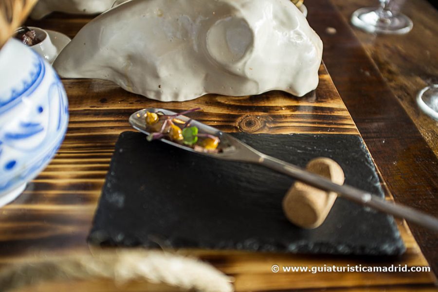 Lengua de cordero con emulsión de ras al hanout y gel de miel