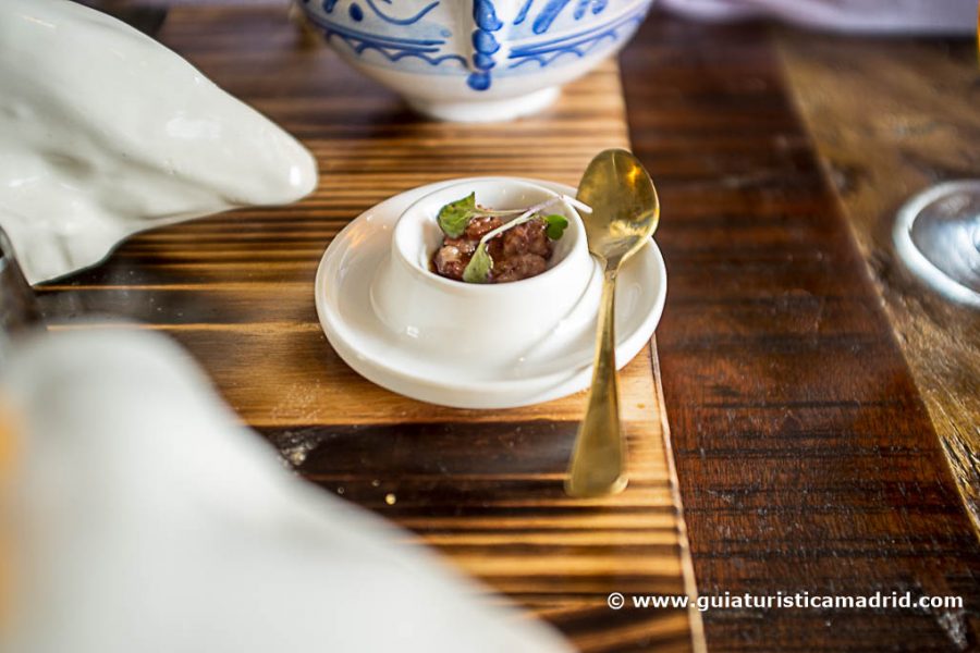 Carrillera de cordero glaseada en su jugo caramelizado