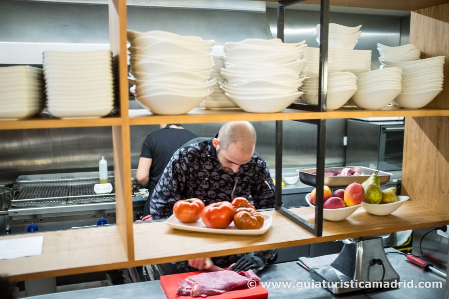 Picando la carne de ternera 100% ecológica