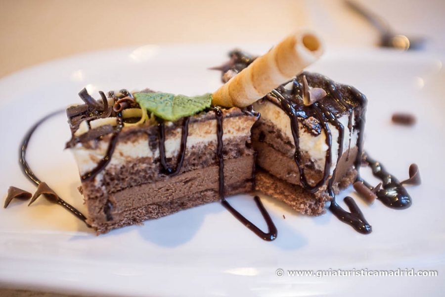 Tarta de tres chocolates, de El Bund Restaurante