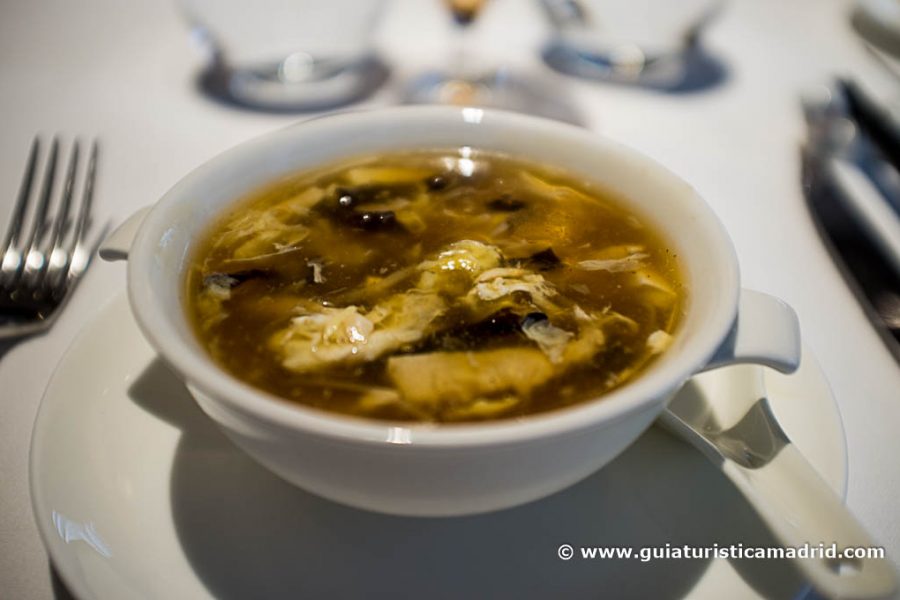 Sopa agri-picante, de Tse Yang