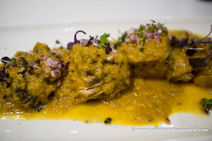 Escabeche casero de bonito con pimientos asados del Bierzo y cebolleta