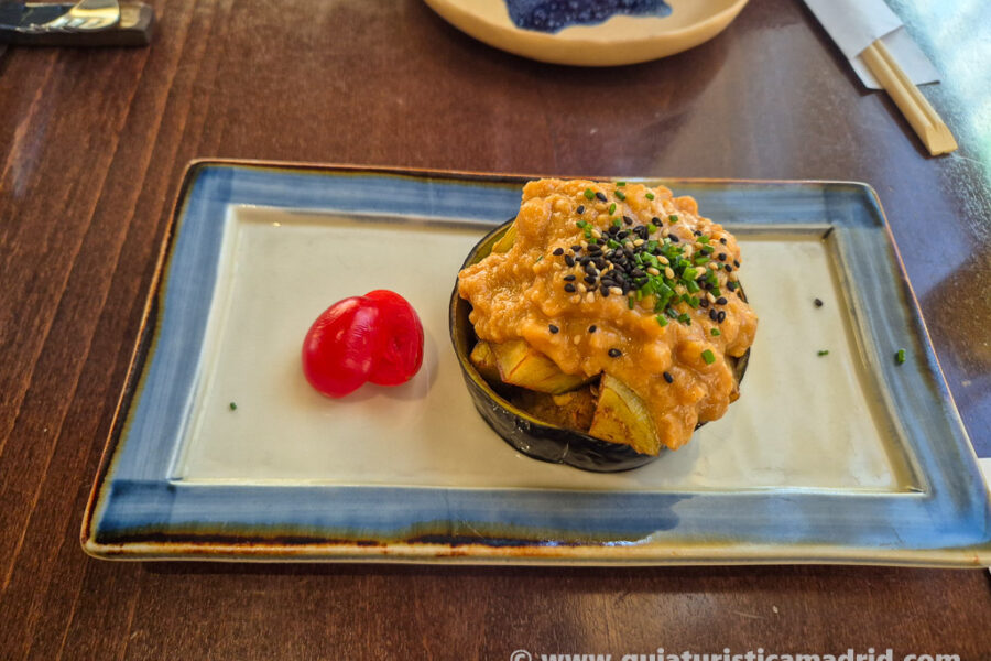 Berenjena con soboro y miso, de Torikey